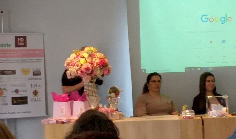 Dra. Mariana Palladini participa de evento do Outubro Rosa